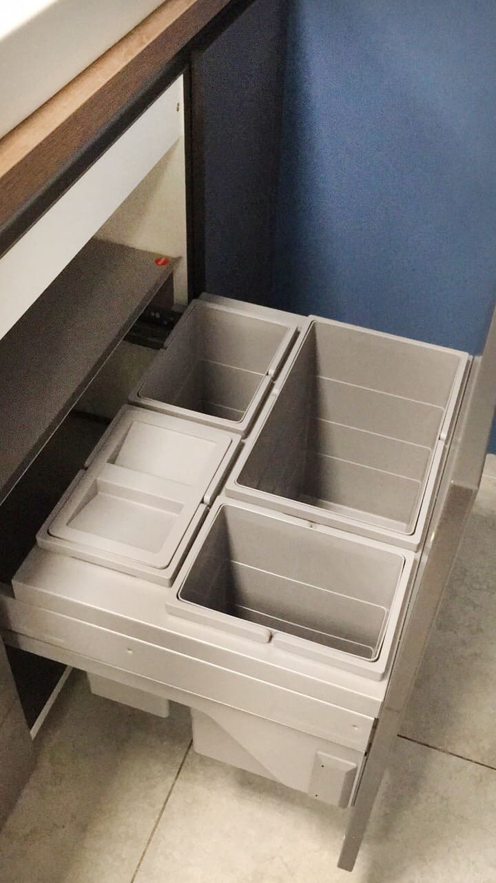 Шкаф под мойку с комплектом для сортировки отходов Nobilia Lux